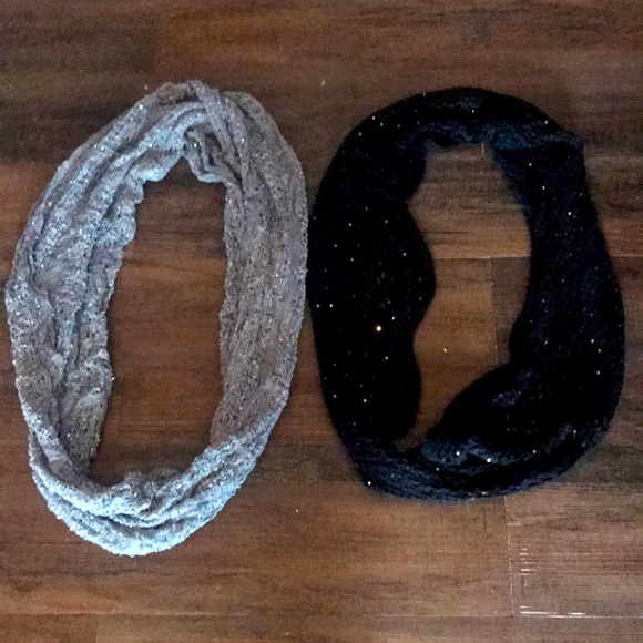 2 women’s scarves 🧣 - Picture 2 of 2